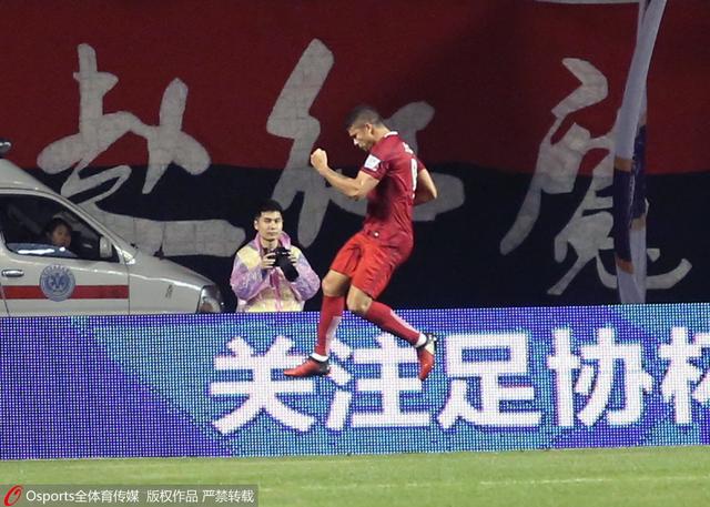 拜仁0-2落后法兰克福　第36分钟，拜仁被打花了！